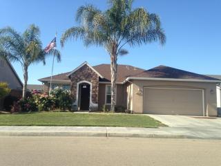 5341 Geary St, Fresno, CA 93727-5280