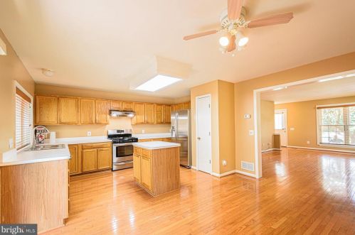 312 Hedgestone Ter, Leesburg VA  20176-4842 exterior