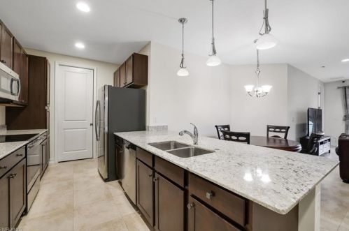 7980 Bristol Cir, Naples FL  34120 exterior