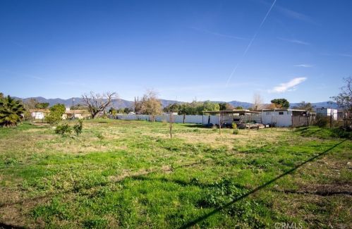 1591 Persimmon St, Rialto CA  92377-4190 exterior