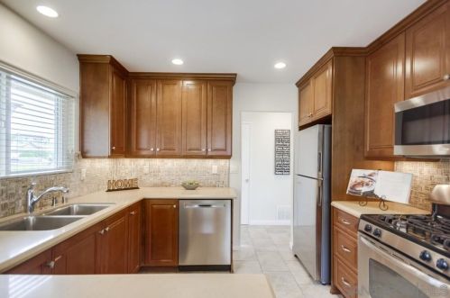 6738 Dennison St, San Diego CA 92122-2431 exterior