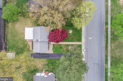 121 School Pl, Slaughter Beach DE  19963-1821 exterior