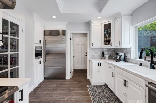 1336 1st St, Manhattan Beach CA  90266-6902 exterior