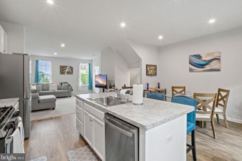 182 Nathan Dr, Riverton NJ  08077 exterior