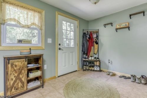 16 Lookout Ln, West Milford Lakes, NJ 07480-3812