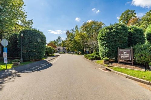 340 Foxwood Ln, Milford, CT 06461-2734