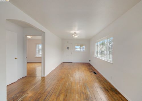 1136 92 Ave, Oakland CA 94603-1358 exterior