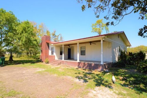 5124 Peanut Rd, Graceville, FL 32440-4246