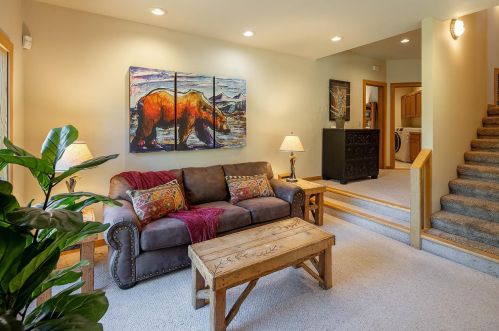 351 Skidder Trl, Truckee CA 96161-3928 exterior