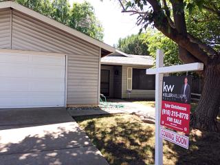 4325 Woodmoss Ct, Sacramento, CA 95826-5446
