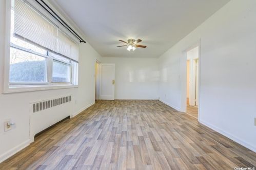 131-73 234th St, Jamaica NY  11427-2115 exterior