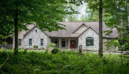 109 Dixon Dr, Rome, NY 13440-1403