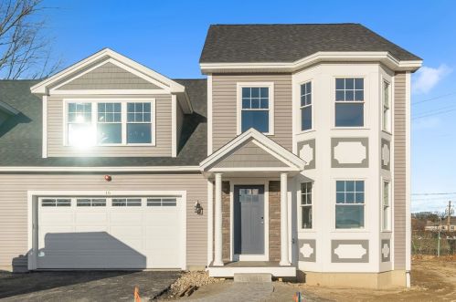 32 Central St, Salem, NH 03079-0029