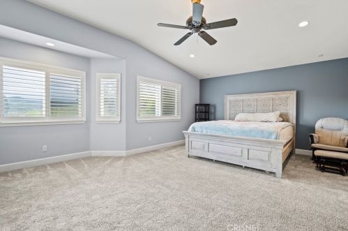 27836 Mariposa Ln, Santa Clarita CA  91384-4114 exterior