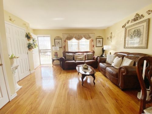 109-15 164th St, Jamaica, NY 11433-1116