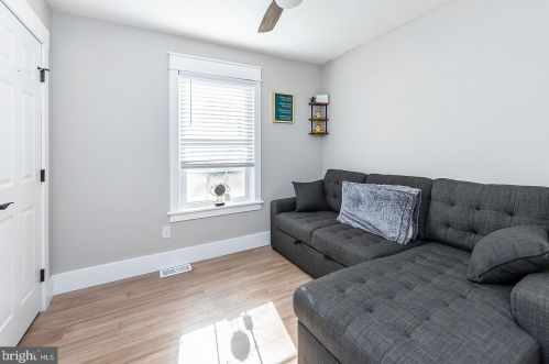 105 Red Stone Rdg, West Deptford NJ  08096-4134 exterior