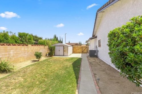222 Condor Dr, Rialto CA  92377-4718 exterior