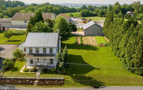 90 Church Rd, Schoeneck, PA 17578-9758