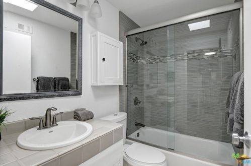 2286 Indian Canyon Dr, Palm Springs CA  92262-3052 exterior