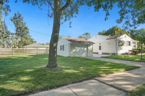 9248 Cottage Grove Pl, Hammond IN  46322-2819 exterior