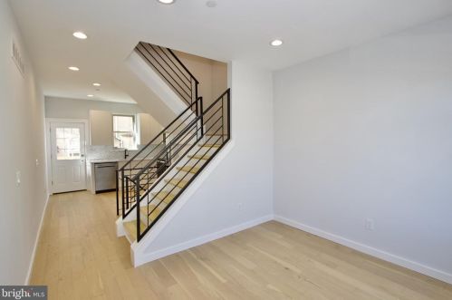 1606 3rd St, Philadelphia, PA 19122-3003