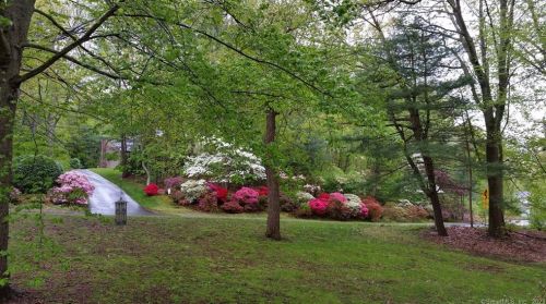 20 Bittersweet Dr, Gales Ferry, CT 06335-1003