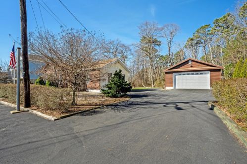 124 Woodland Dr, Bricktown NJ  08723-7433 exterior