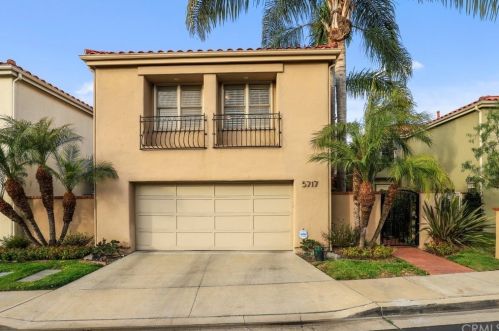 5717 Lunada Ln, Long Beach, CA 90814-3220