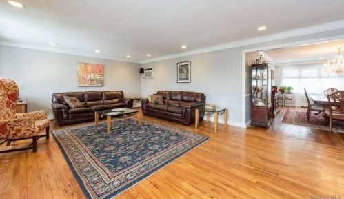 1049 Melissa Ln, North Bellmore NY  11710-1743 exterior