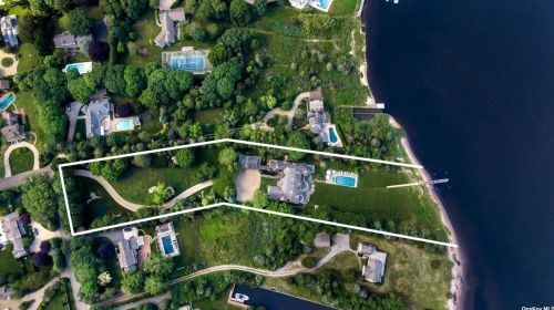 2 Delafield St, West Hampton Beach, NY 11978-2402