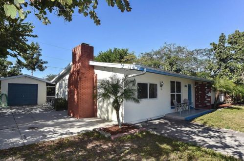 109 Oregon Rd, Lehigh Acres, FL 33936-6115