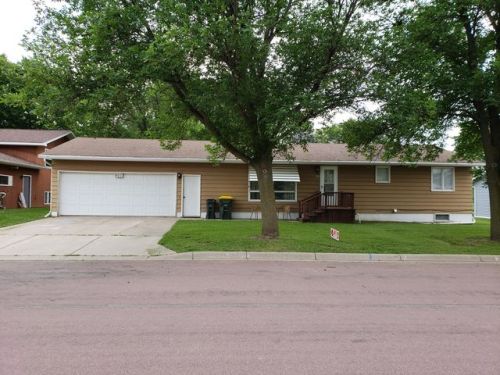 907 Douglas St, Lamberton, MN 56152-1079
