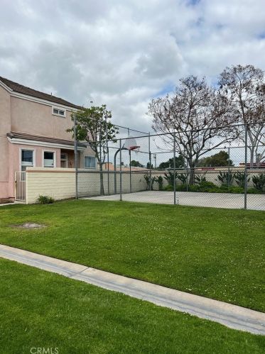 12687 Antigua Ct, Lynwood CA  90262-5377 exterior