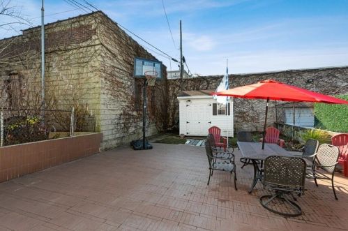 160 52 St, Bayonne NJ  07002-2111 exterior