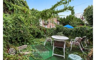 421 79th St, Brooklyn, NY 11209-3707