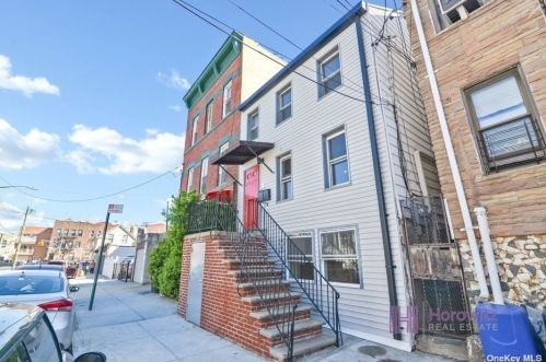 18-34 26th Ave, Long Island City, NY 11102-4123