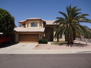6104 Questa Dr, Glendale, AZ 85310-2705