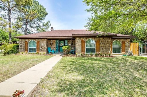 3328 Wayland Dr, Fort Worth, TX 76133-3133