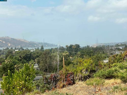 1755 Lindo St, Benicia CA  94510-2342 exterior