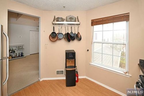 1422 York St, Mahwah NJ  07430-3268 exterior