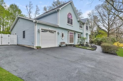6 Heather Dr, Airmont, NY 10901-6614