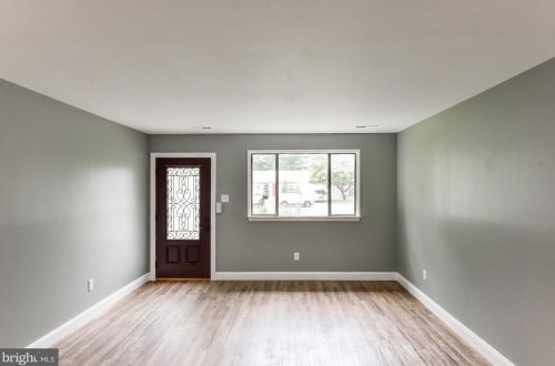 5 Holly Ct, Blenheim NJ  08012-5303 exterior