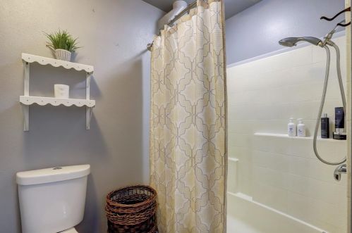 16463 Pine Knoll Rd, Grass Valley CA  95945-8433 exterior