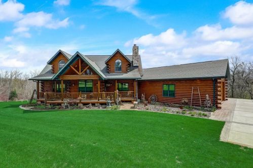 7878 Sandy Ridge Rd, Kewaskum, WI 53040-9474
