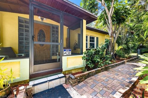 27201 Riverside Dr, Bonita Springs, FL 34135-4944