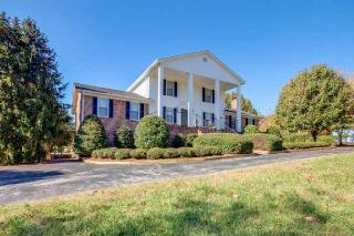 3586 Campbellsville Pike, Columbia TN  38401-8632 exterior