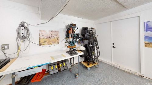 15560 Leadwell St, Van Nuys CA 91406-3110 exterior