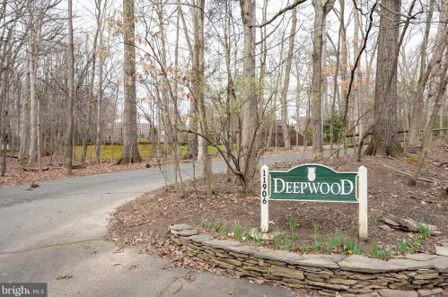 11853 Dunlop Ct, Herndon VA  20191-2709 exterior