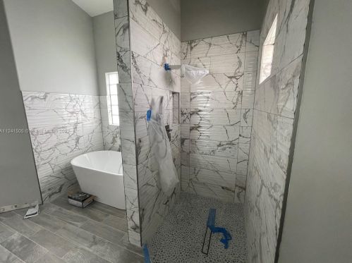 960 202nd Ave, Hollywood FL  33029-3442 exterior