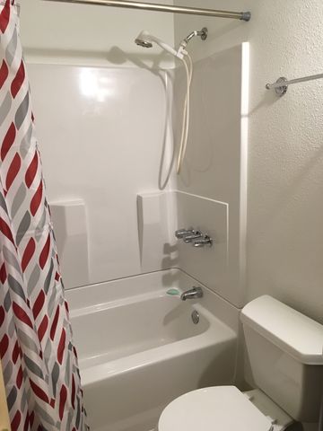 1507 32nd St, Vancouver, WA 98663-2870